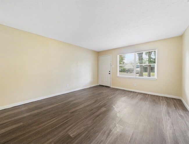 Building Photo - 2509 Lancaster Ln