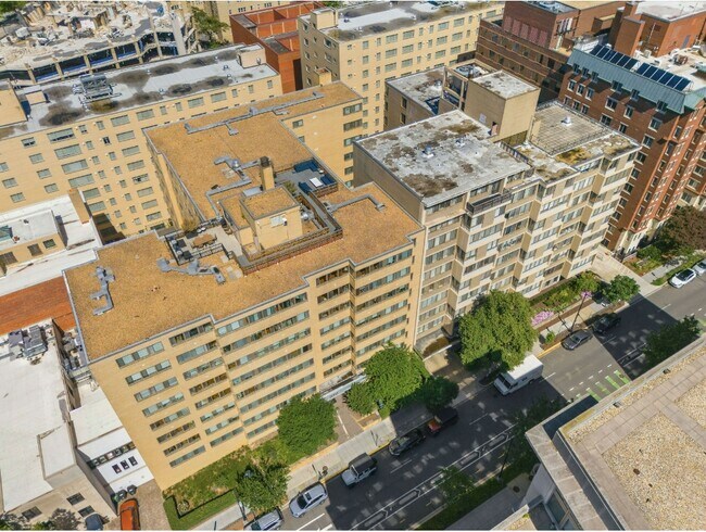 Building Photo - 522 21st St NW