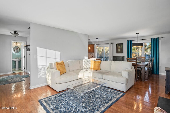 Building Photo - 8 Backstretch Ct