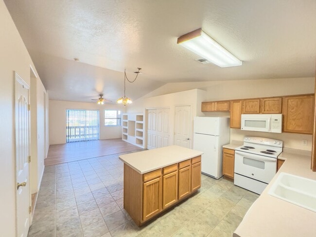 Building Photo - DUPLEX - CAMP VERDE