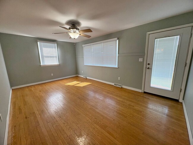 Building Photo - 2 Bedroom Rancher Available in Hershey!