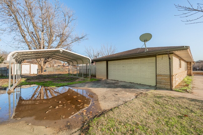 Building Photo - 4800 Spencer Rd