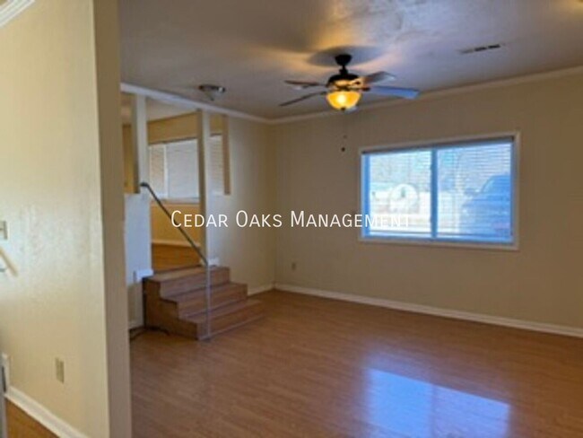 Building Photo - 217 Perry Ln