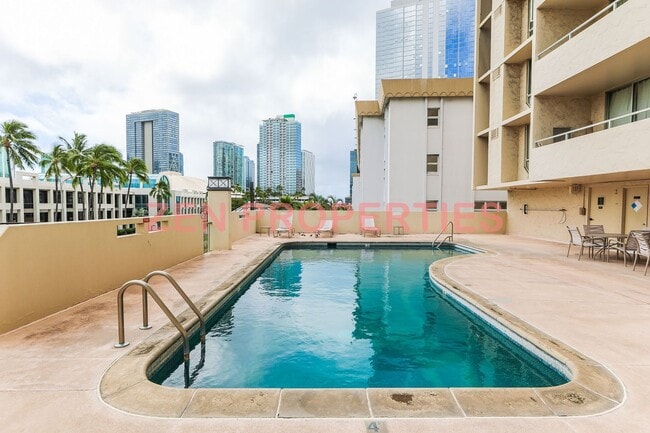 Building Photo - 2 bedroom, 2 bath & 1 parking for rent at Royal Court