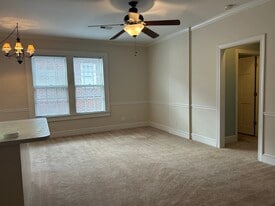 Building Photo - 102 S William St