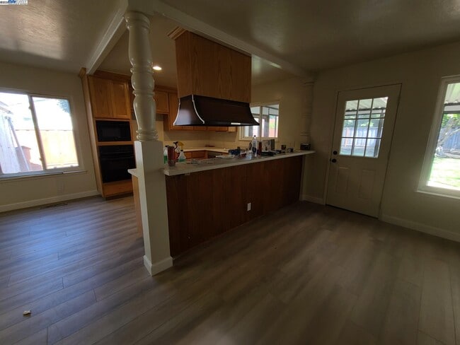 Building Photo - 1829 Rosetree Ct