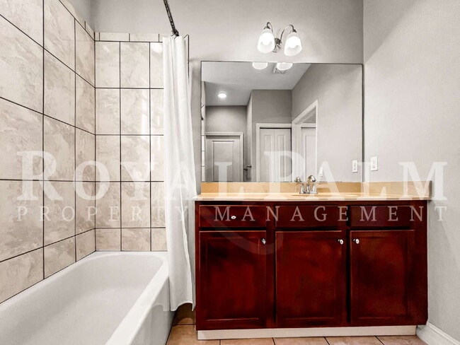 Building Photo - Big on Space, Smart on Layout — 3 bedroom 2.5 bath corner END UNIT pet-friendly townhouse!