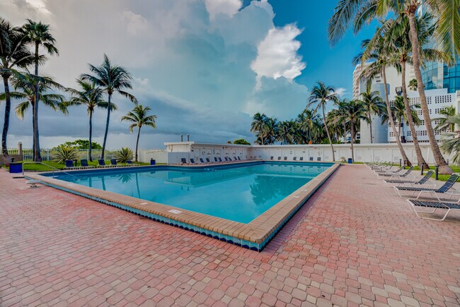 Building Photo - 6345 Collins Ave