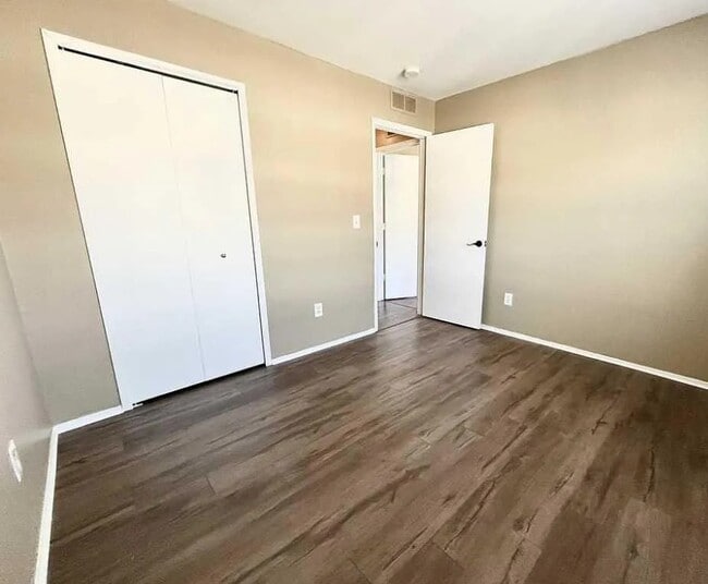 Building Photo - 15650 Stone Crossing Dr