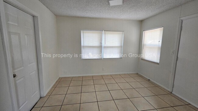 Building Photo - 3018 Donna Dr