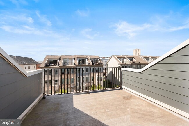 Building Photo - 128 Stowe Dr