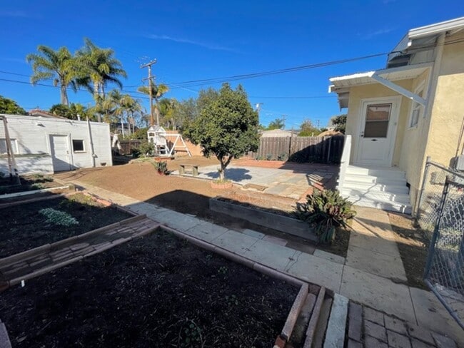 Building Photo - 2 Bedroom 1 Bath Craftsman