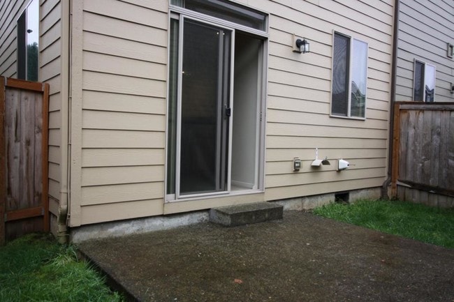 Building Photo - 13102 NE 26th St