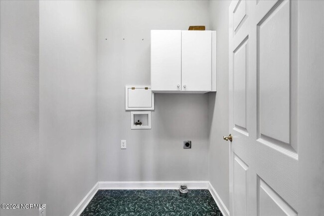 Building Photo - 11 Whisper Lake Dr