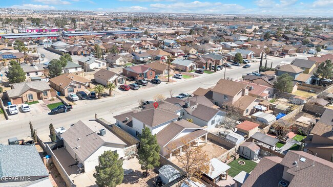 Building Photo - 10400 Valle Koki Dr