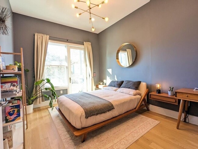 Building Photo - 33 Waverly St