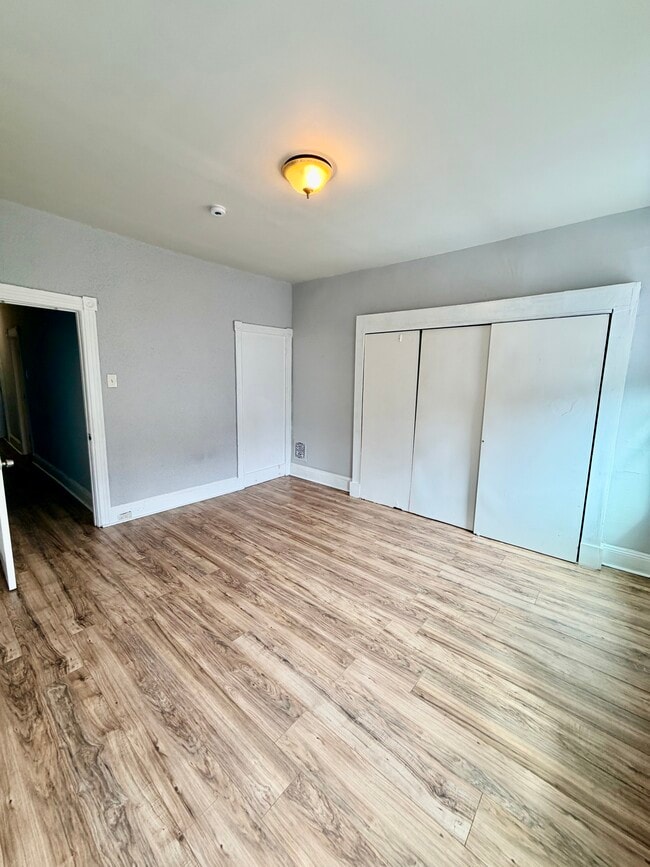 Building Photo - 426 N Salford St