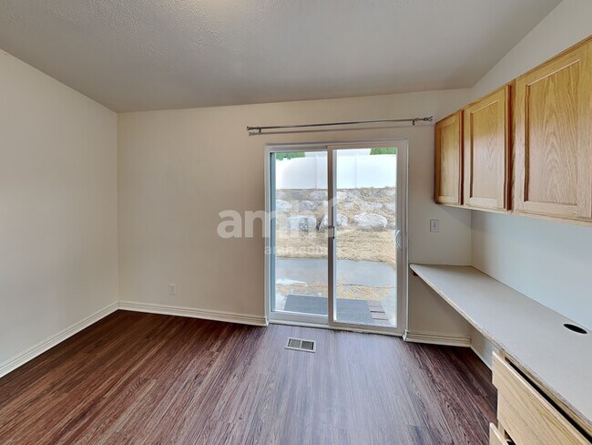 Building Photo - 6093 W Graceland Way