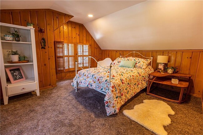 Building Photo - Stunning 4-Bedroom Home with Attached Gara...