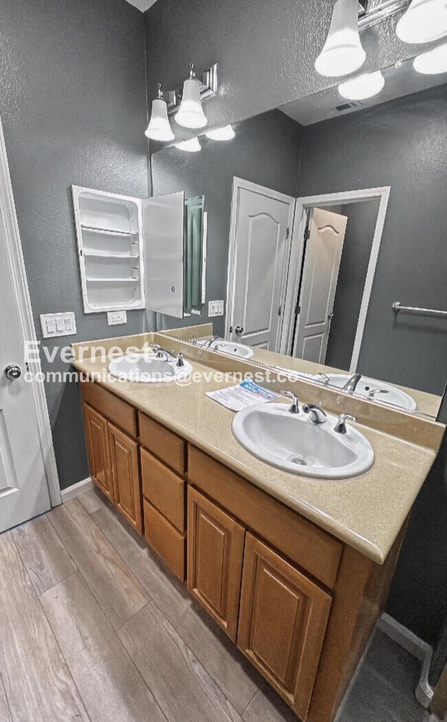 Building Photo - 2298 Winepol Loop