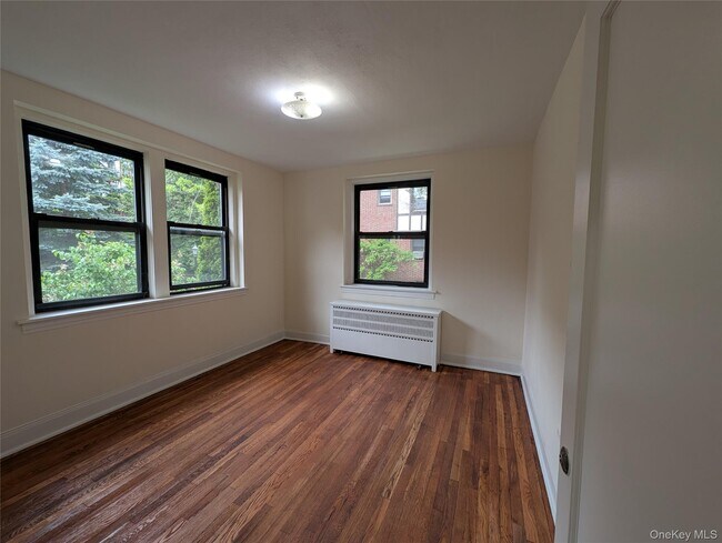 Building Photo - 3 Greenridge Ave