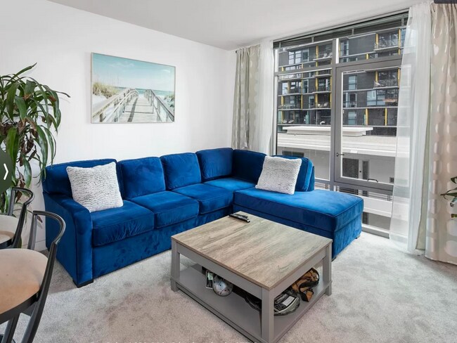 Building Photo - 425 W Beech