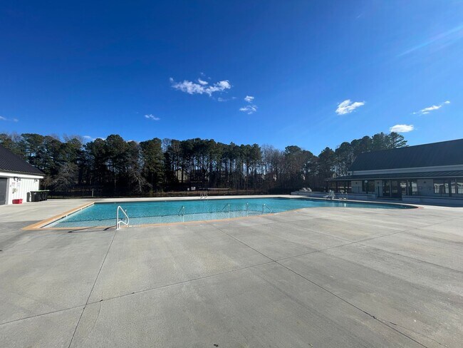 Building Photo - Charming 3 Story 4 Bedrooms with 1st Floor Guest Suite Townhome @ Smith Farm, Apex, Available Now!