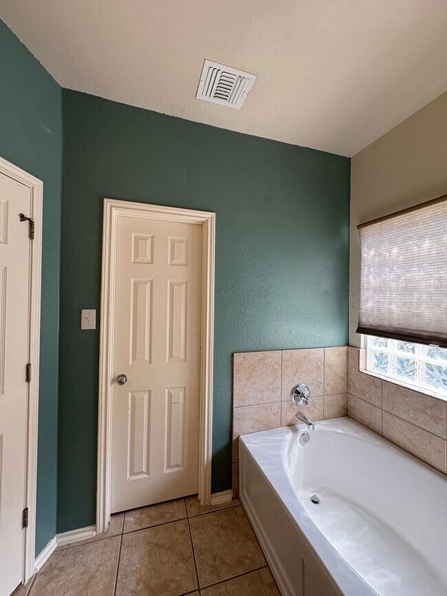 Building Photo - Beautiful home in Town Creek Village - Cibolo