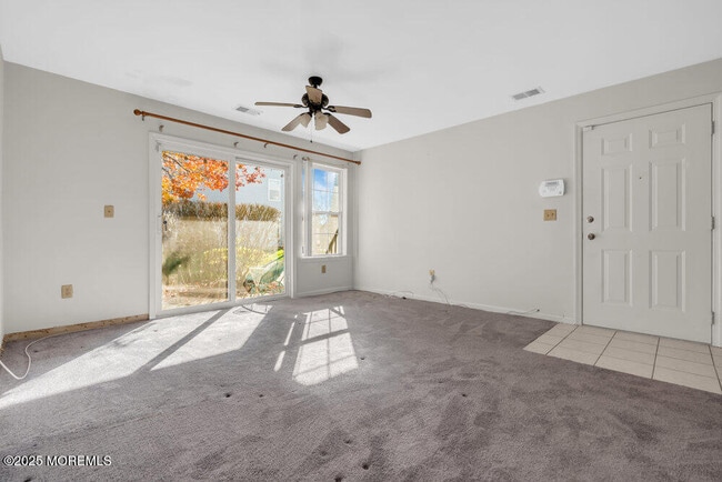 Building Photo - 25 Jockey Ln