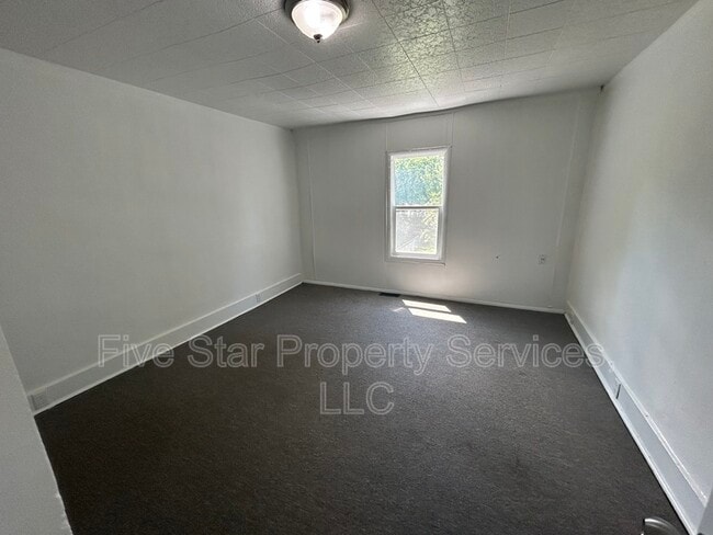 Building Photo - 1749 N Milton Ave