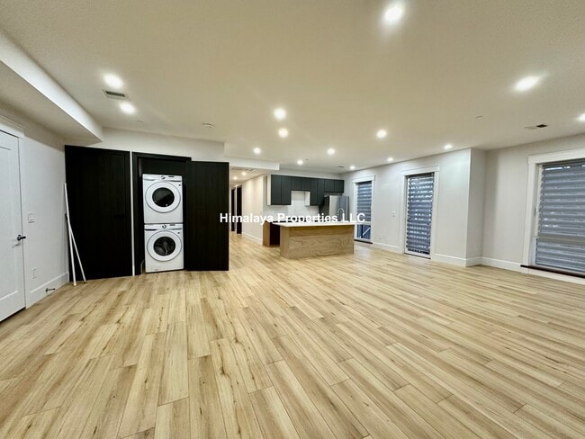 Building Photo - 100 Mt Pleasant Ave