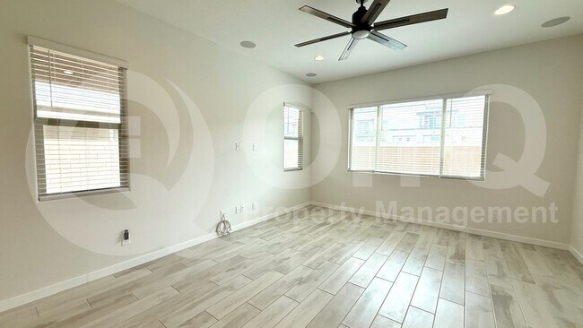 Building Photo - 9509 S 39th Dr