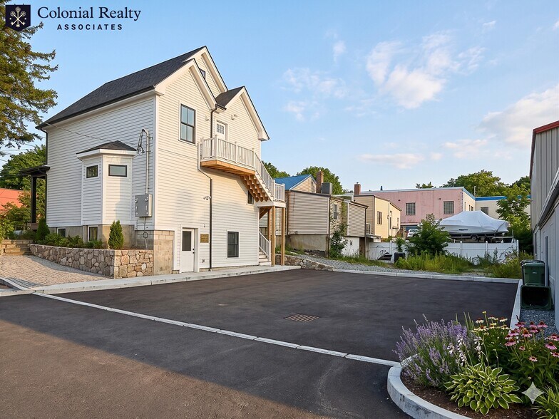 Building Photo - 69 Elm St