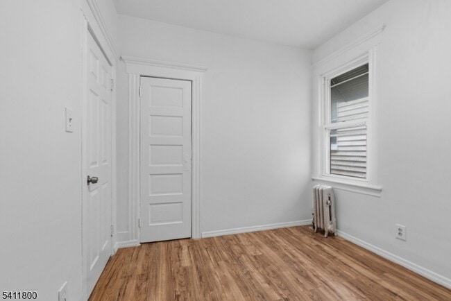 Building Photo - 315 E 18th St