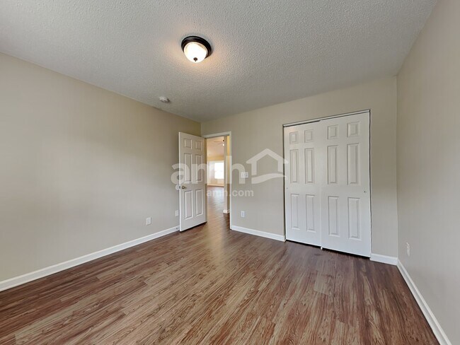 Building Photo - 3087 Canterbury Park Dr