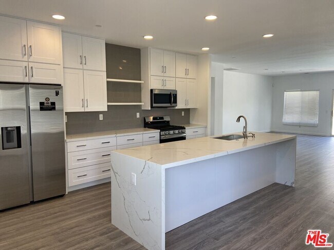 Building Photo - 3743 Mountain Gate