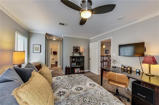 Building Photo - 203 14th St NE