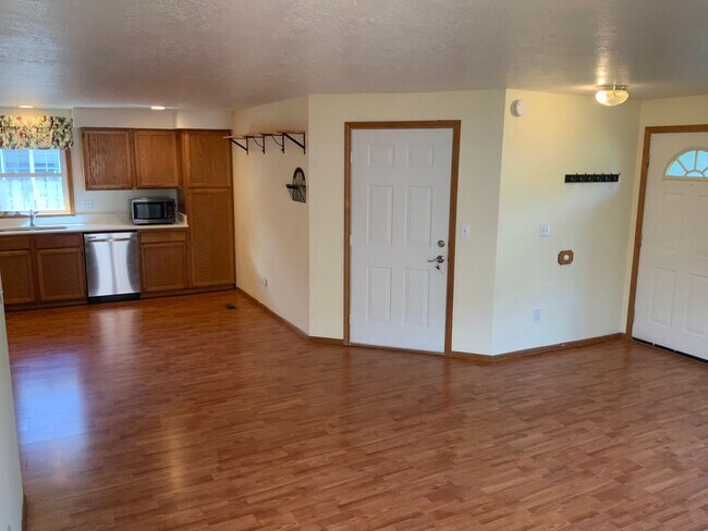 Building Photo - 3 Bedroom, 2 Bathroom House in Springfield