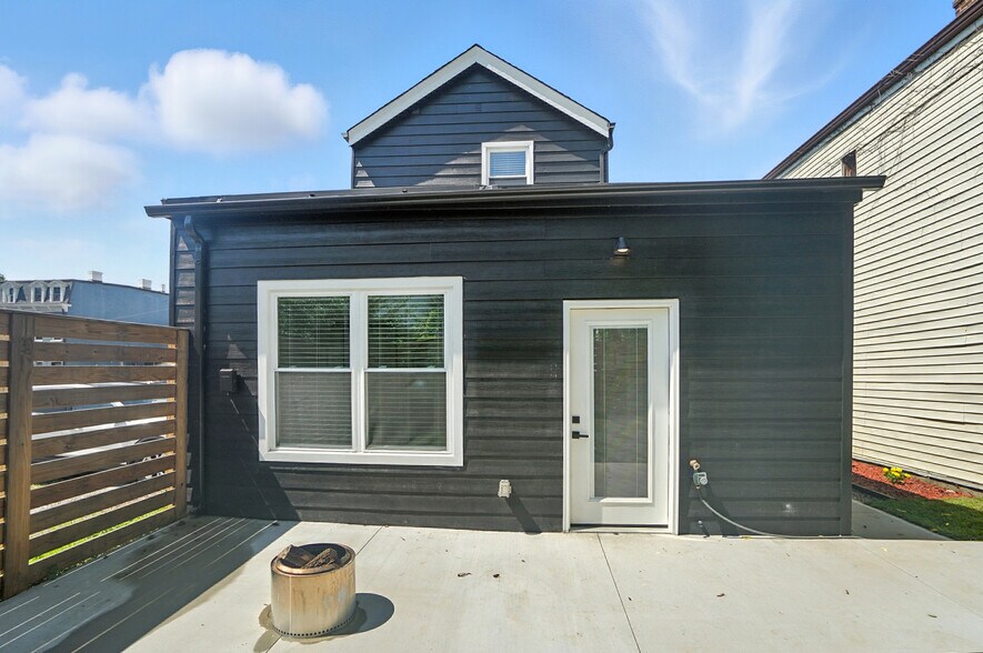 Building Photo - 831 Dayton Ave