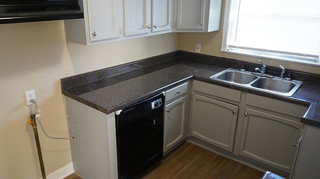 Building Photo - 1401 Alamo St