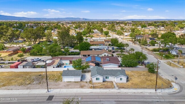 Building Photo - 1807 W Ave K8