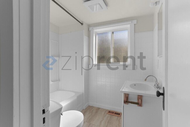 Building Photo - 5526 S Avon St