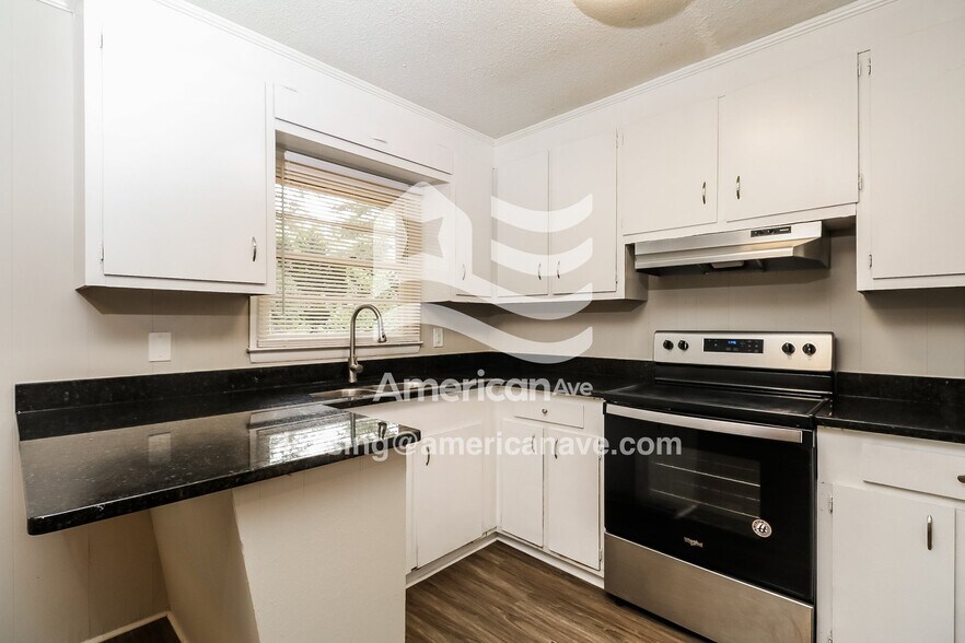 Building Photo - 105 Carver St