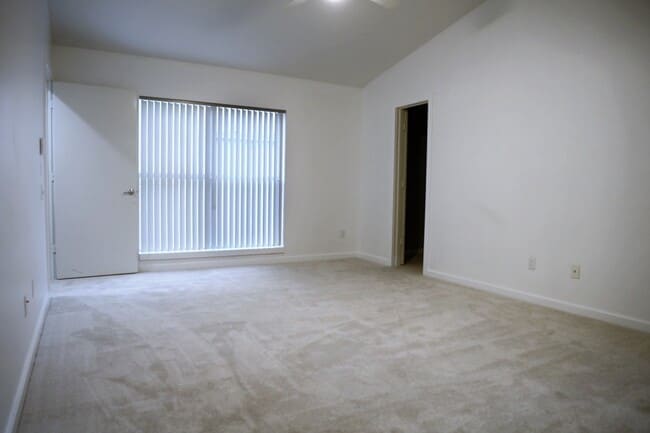 Building Photo - 702 Ruthven St