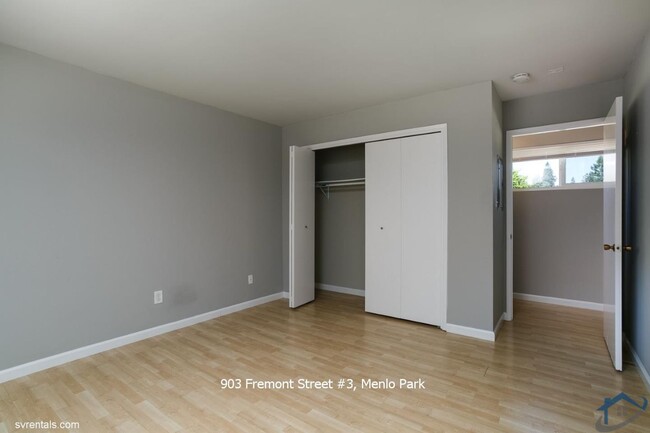 Building Photo - 903 Fremont St