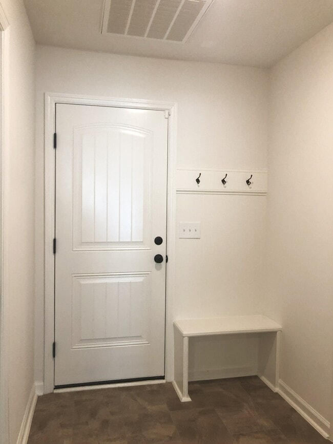 Building Photo - 807 Goodale Dr