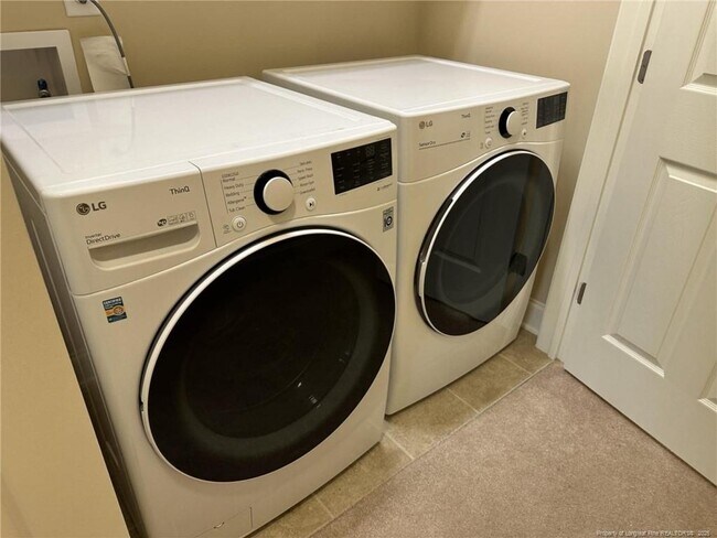 Building Photo - 158 Gallery Dr