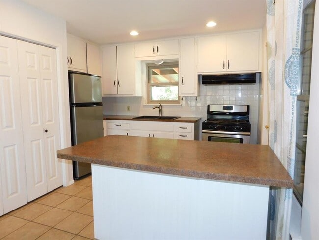 Building Photo - 4805 Sylvandale Dr