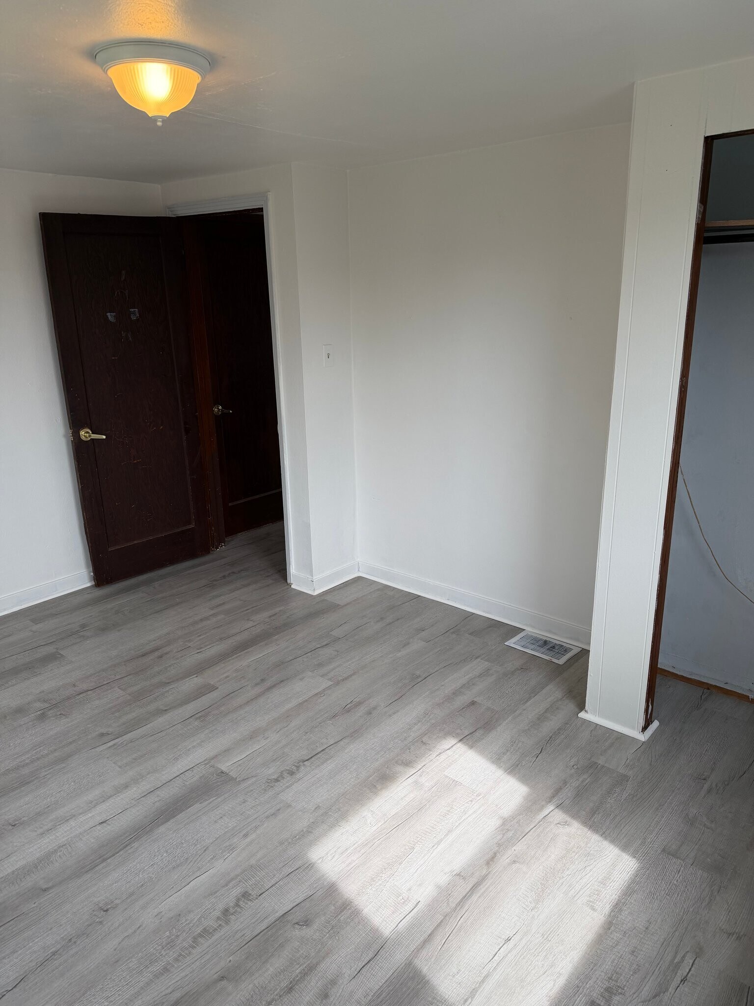 Building Photo - 1347 High Rd