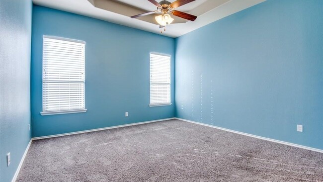 Building Photo - 2025 Lake Vista Dr